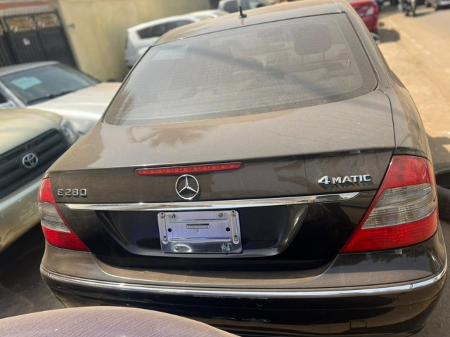 Mercedes-Benz Classe C, Voitures, Conakry