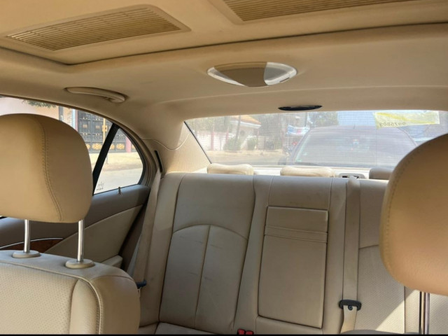 Mercedes-Benz Classe C, Voitures, Conakry