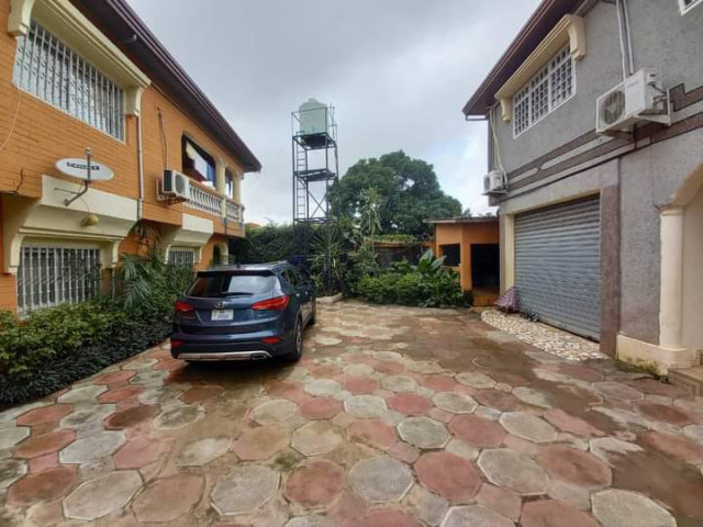 Bâtiment à Lambanyi, Maisons, Conakry