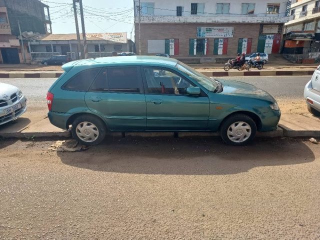 Mazda 323f, Voitures, Conakry