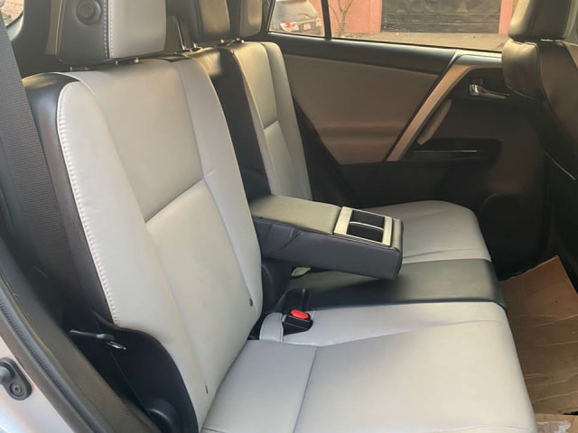 Toyota RAV4, Voitures, Conakry