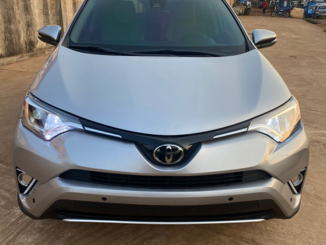 Toyota RAV4, Voitures, Conakry