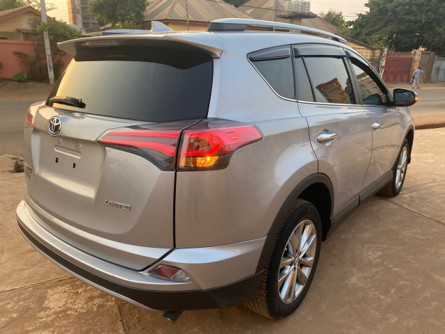 Toyota RAV4, Voitures, Conakry