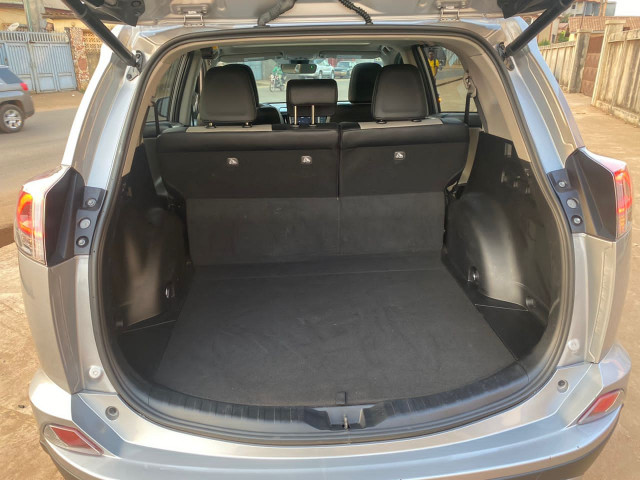 Toyota RAV4, Voitures, Conakry