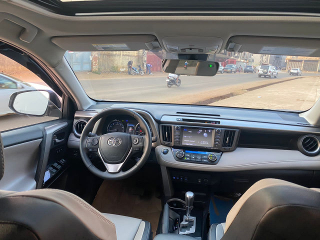 Toyota RAV4, Voitures, Conakry