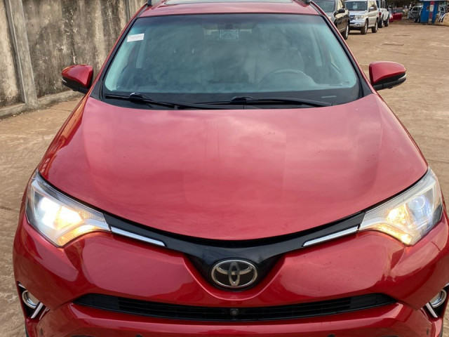 Toyota RAV4, Voitures, Conakry