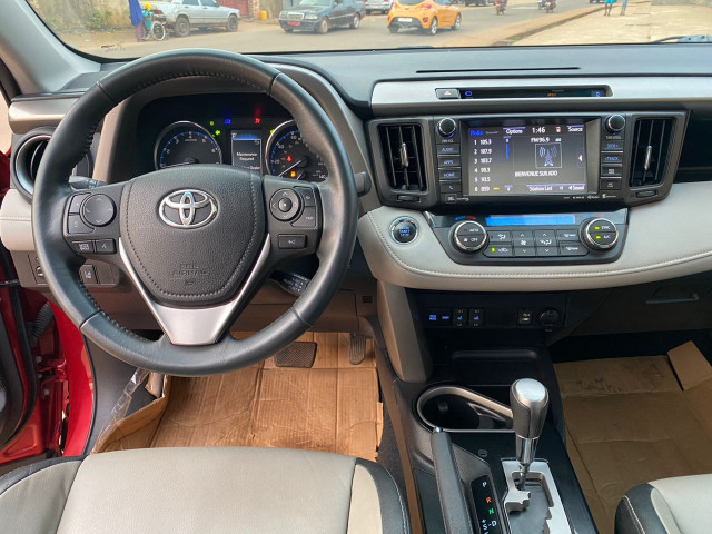 Toyota RAV4, Voitures, Conakry