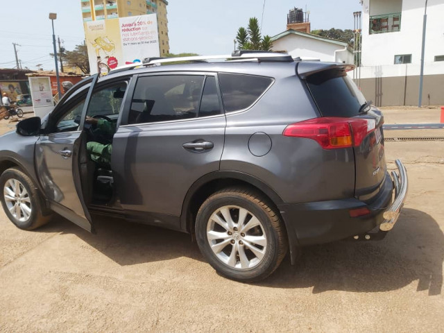 Toyota RAV4, Voitures, Conakry