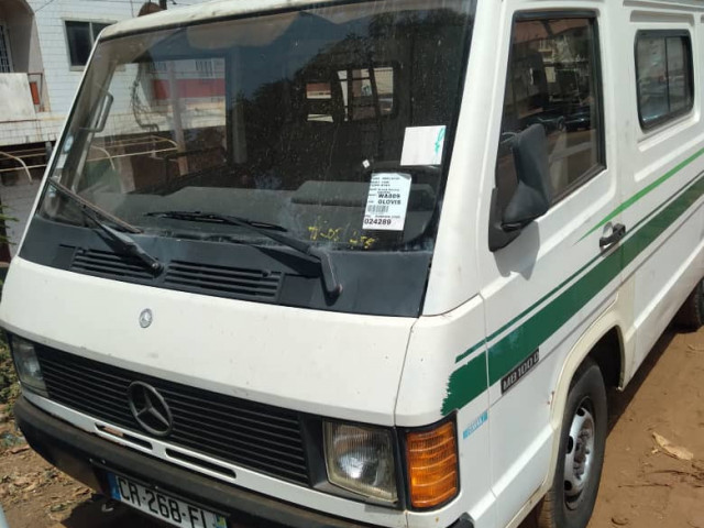 Mercedes-Benz MB100, Camions - Autobus, Conakry