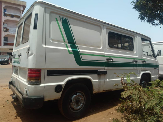 Mercedes-Benz MB100, Camions - Autobus, Conakry