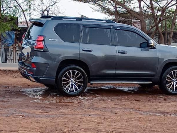 Toyota Land Cruiser Prado, Voitures, Conakry