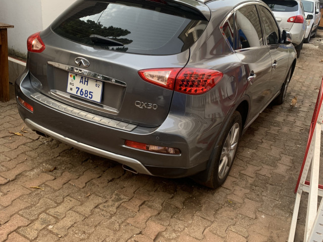 Infiniti QX50, Voitures, Conakry