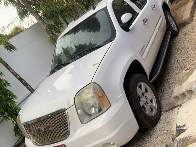 GMC Yukon XL, Voitures, Conakry