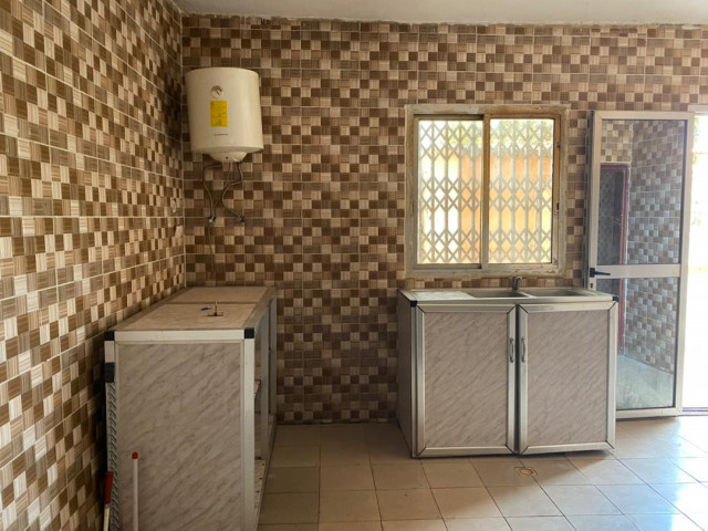 Bâtiment à Nongo Kiroty, Maisons, Conakry