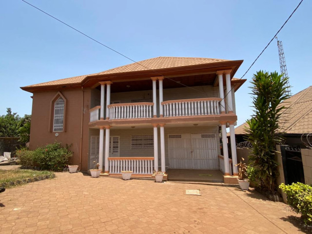 Bâtiment à Nongo Kiroty, Maisons, Conakry