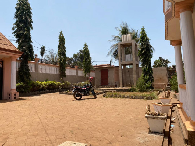 Bâtiment à Nongo Kiroty, Maisons, Conakry