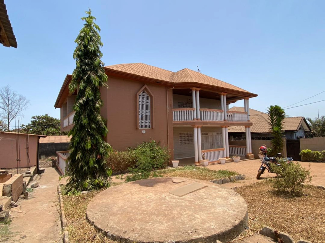 Bâtiment à Nongo Kiroty, Maisons, Conakry