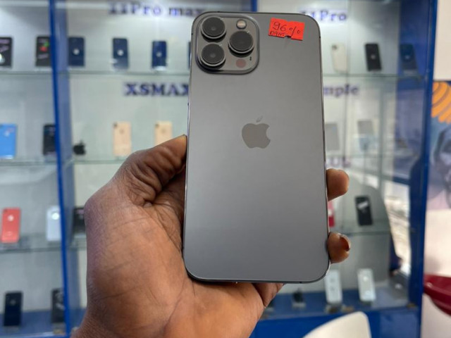 Apple iPhone 12 Pro Max, Téléphones Mobiles, Conakry