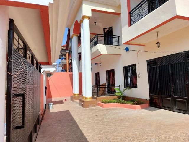 Bâtiment à Lambanyi, Maisons, Conakry