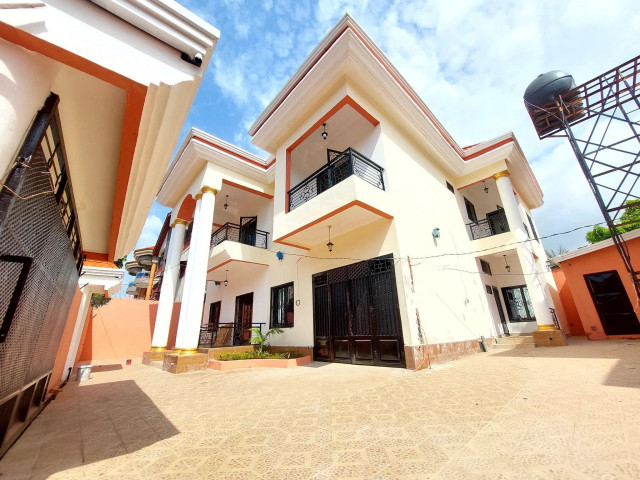Bâtiment à Lambanyi, Maisons, Conakry