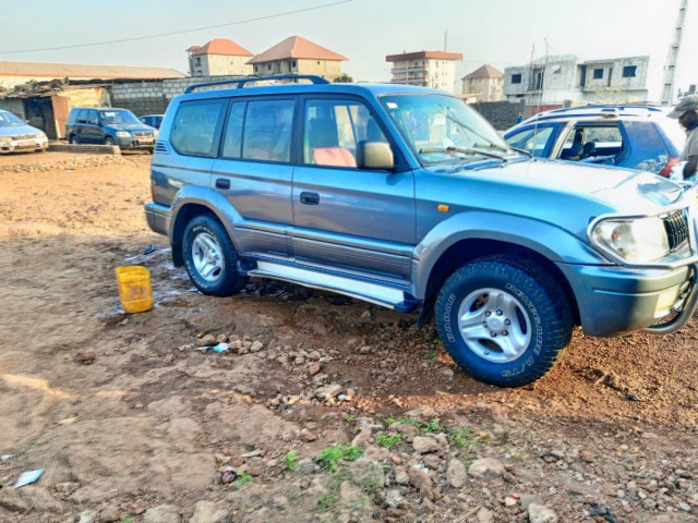 Toyota Land Cruiser Prado, Voitures, Conakry