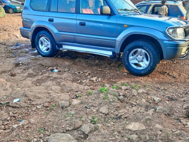 Toyota Land Cruiser Prado, Voitures, Conakry