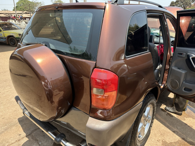 Toyota RAV4, Voitures, Conakry