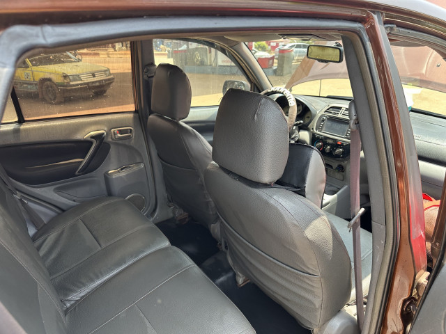 Toyota RAV4, Voitures, Conakry