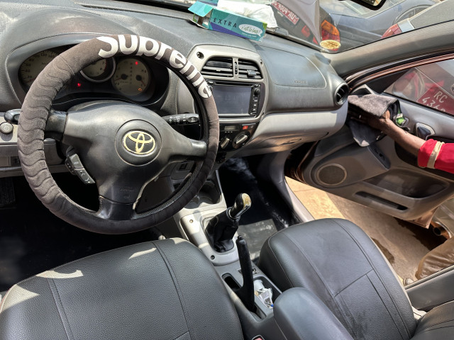 Toyota RAV4, Voitures, Conakry