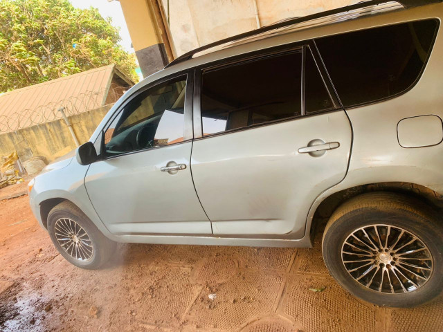 Toyota RAV4, Voitures, Conakry