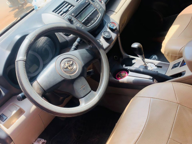 Toyota RAV4, Voitures, Conakry