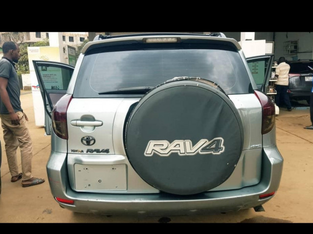 Toyota RAV4, Voitures, Conakry