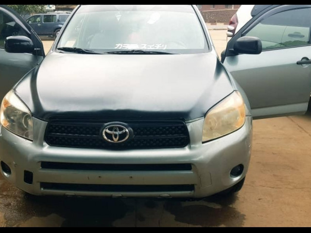 Toyota RAV4, Voitures, Conakry