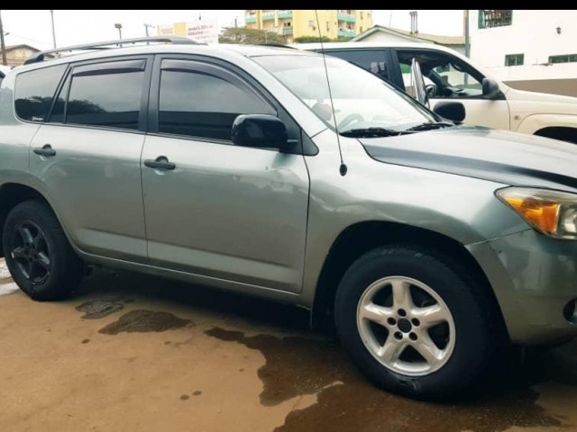 Toyota RAV4, Voitures, Conakry