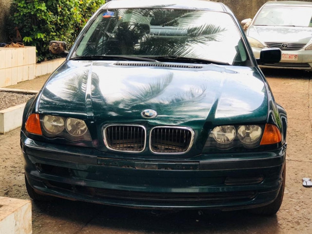 BMW Série 3, Voitures, Conakry
