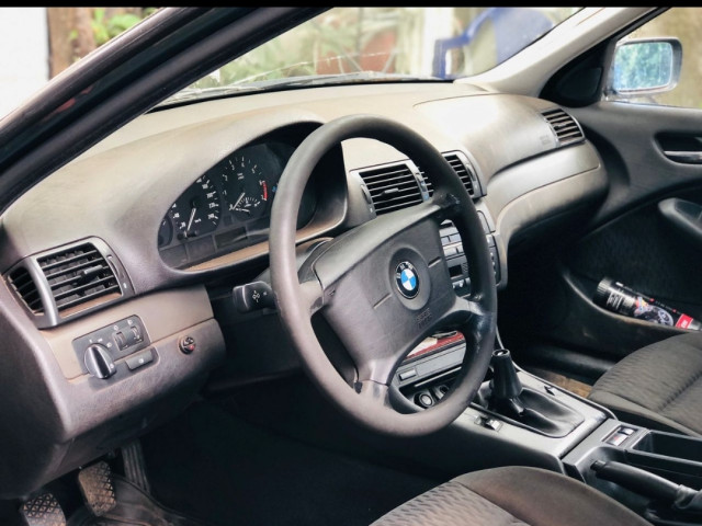 BMW Série 3, Voitures, Conakry