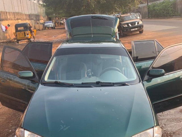 Mazda 323, Voitures, Conakry