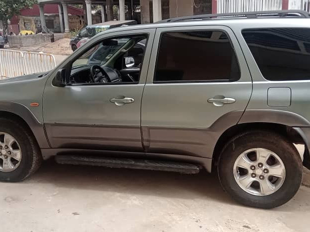 Mazda Tribute, Voitures, Conakry
