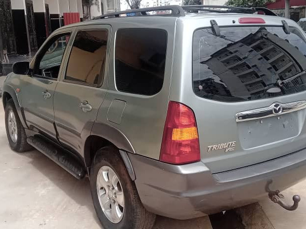 Mazda Tribute, Voitures, Conakry