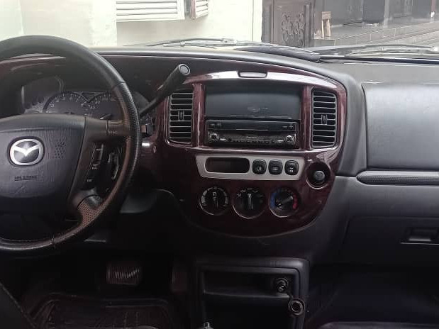 Mazda Tribute, Voitures, Conakry