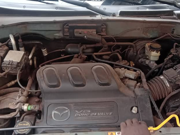 Mazda Tribute, Voitures, Conakry