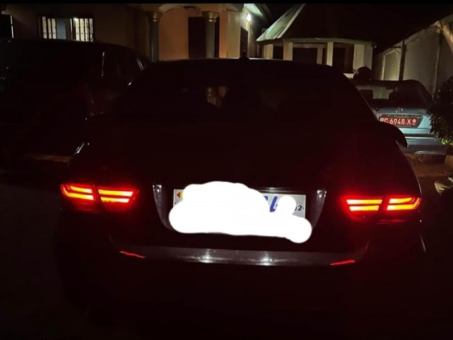 BMW Série 3, Voitures, Conakry