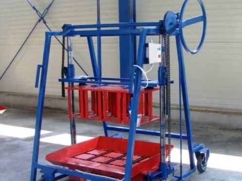 Machine Pondeuse de Brique, Matériaux de Construction, Conakry