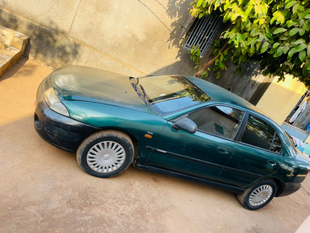 Mitsubishi Carisma, Voitures, Conakry