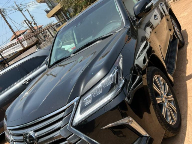 Lexus LX 570, Voitures, Conakry