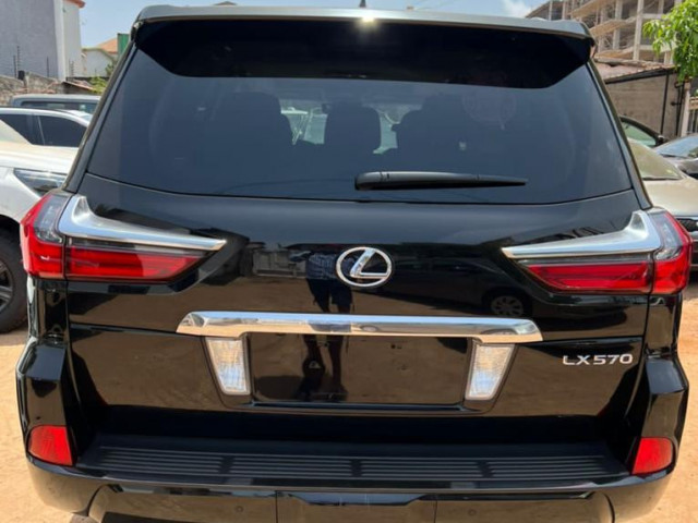 Lexus LX 570, Voitures, Conakry