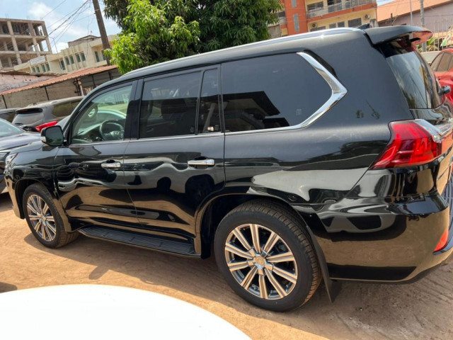 Lexus LX 570, Voitures, Conakry