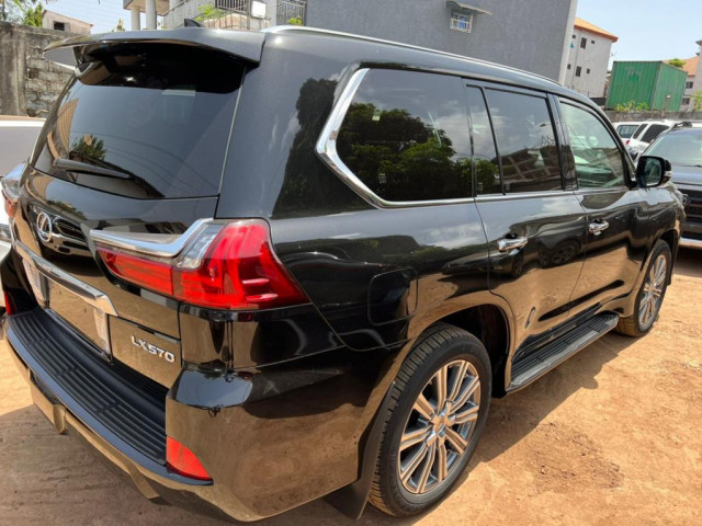 Lexus LX 570, Voitures, Conakry