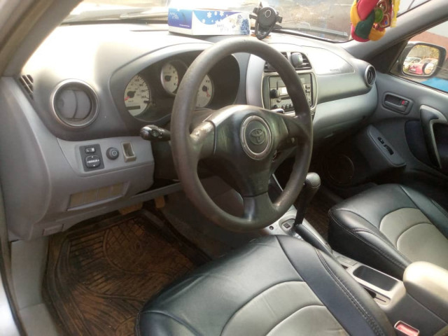 Toyota RAV4, Voitures, Conakry