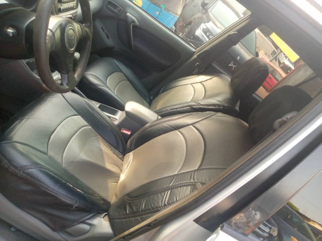 Toyota RAV4, Voitures, Conakry